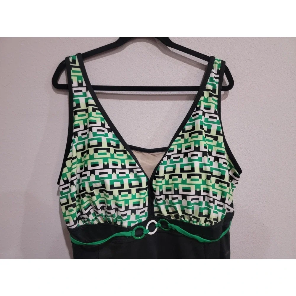 Inches Off Plus Size 30W Green and Black O Pattern Swim Dress One Piece Swim‎